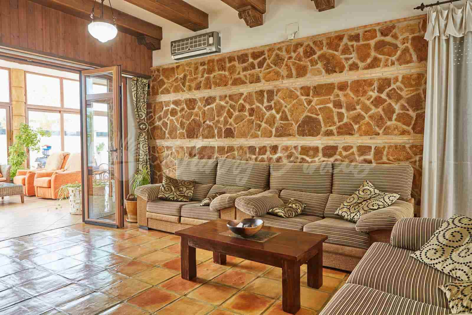 5 soveværelse Finca/Landehus til salg i Yecla med swimmingpool garage - € 600.000 (Ref: 7955926)