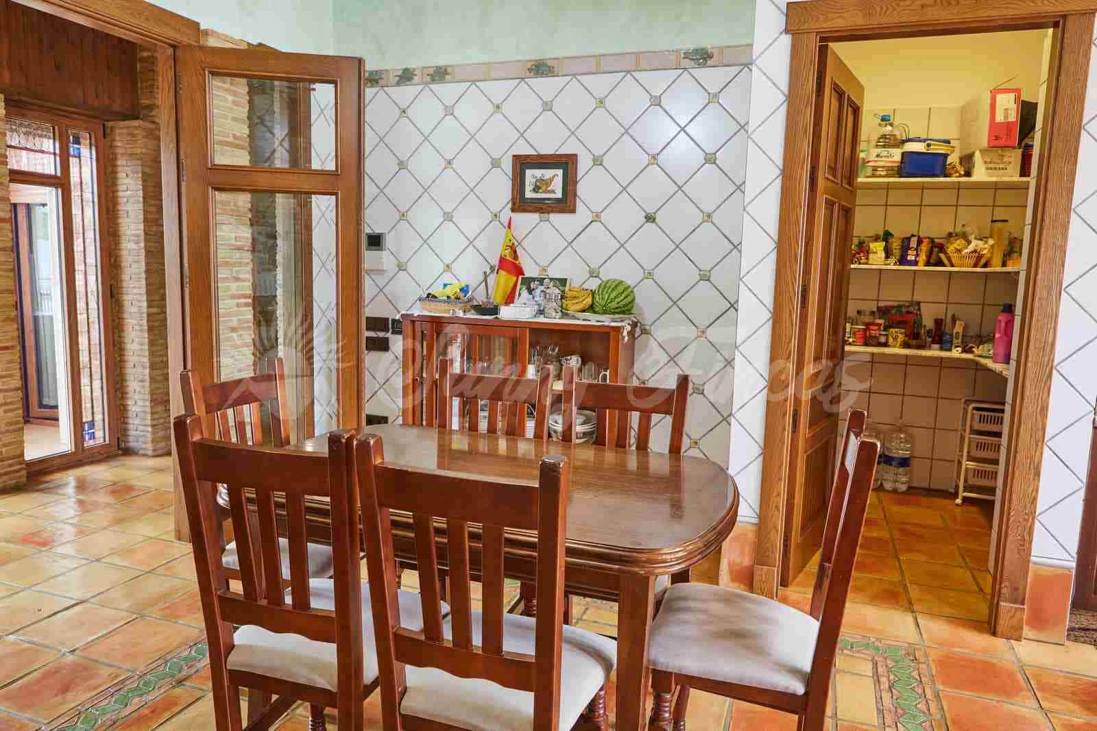 5 soveværelse Finca/Landehus til salg i Yecla med swimmingpool garage - € 600.000 (Ref: 7955926)