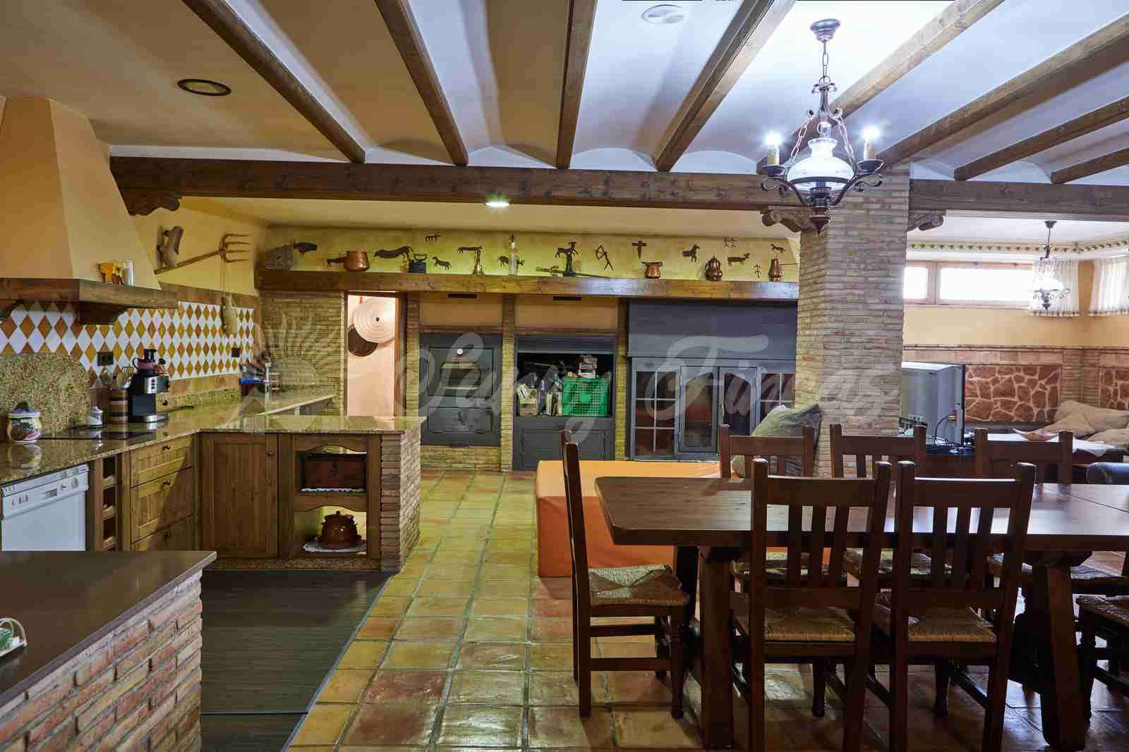 5 soveværelse Finca/Landehus til salg i Yecla med swimmingpool garage - € 600.000 (Ref: 7955926)