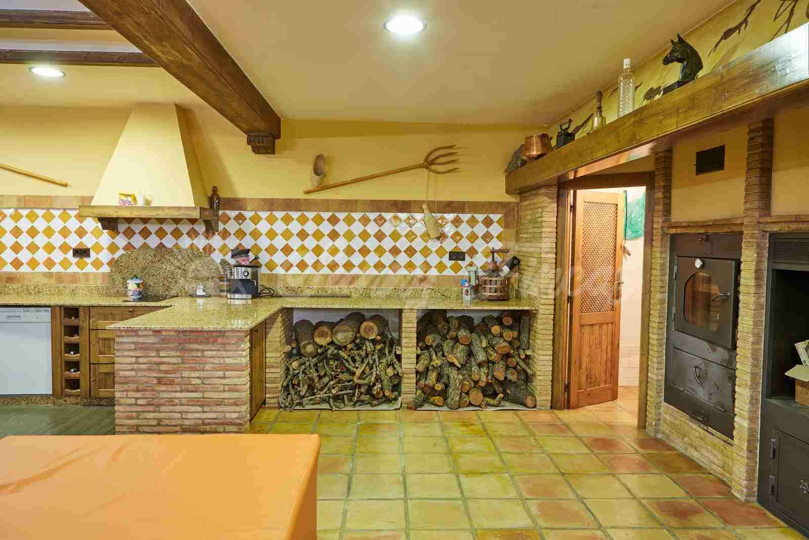 5 soveværelse Finca/Landehus til salg i Yecla med swimmingpool garage - € 600.000 (Ref: 7955926)