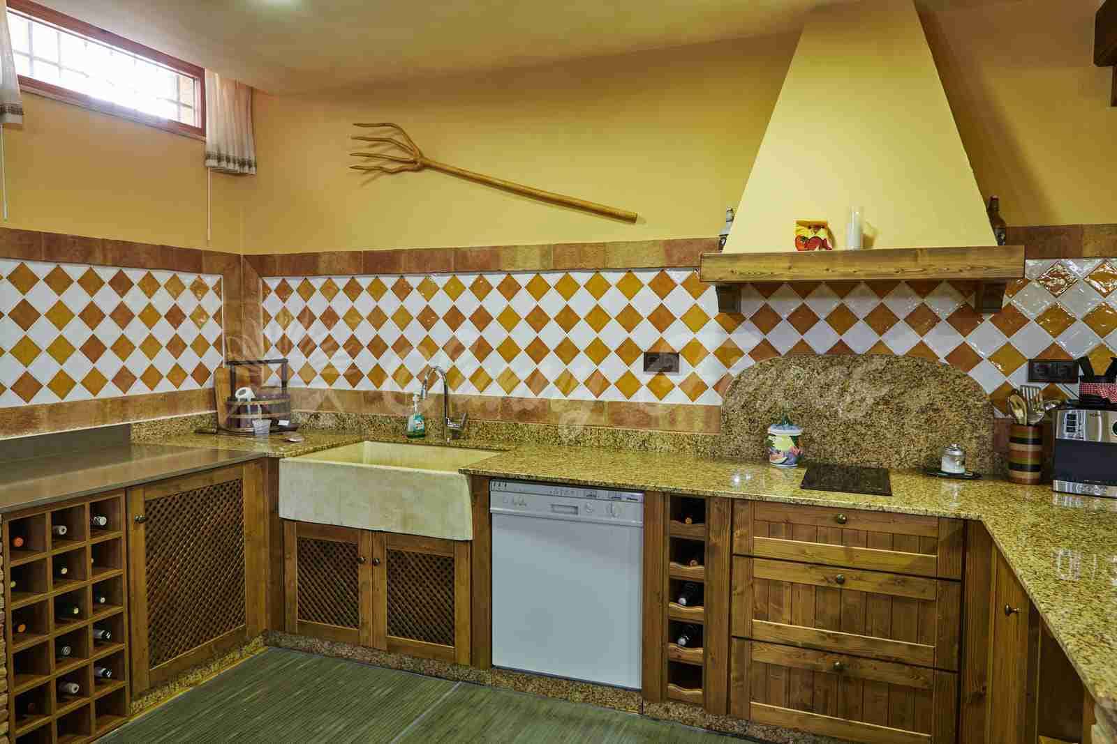 5 soveværelse Finca/Landehus til salg i Yecla med swimmingpool garage - € 600.000 (Ref: 7955926)