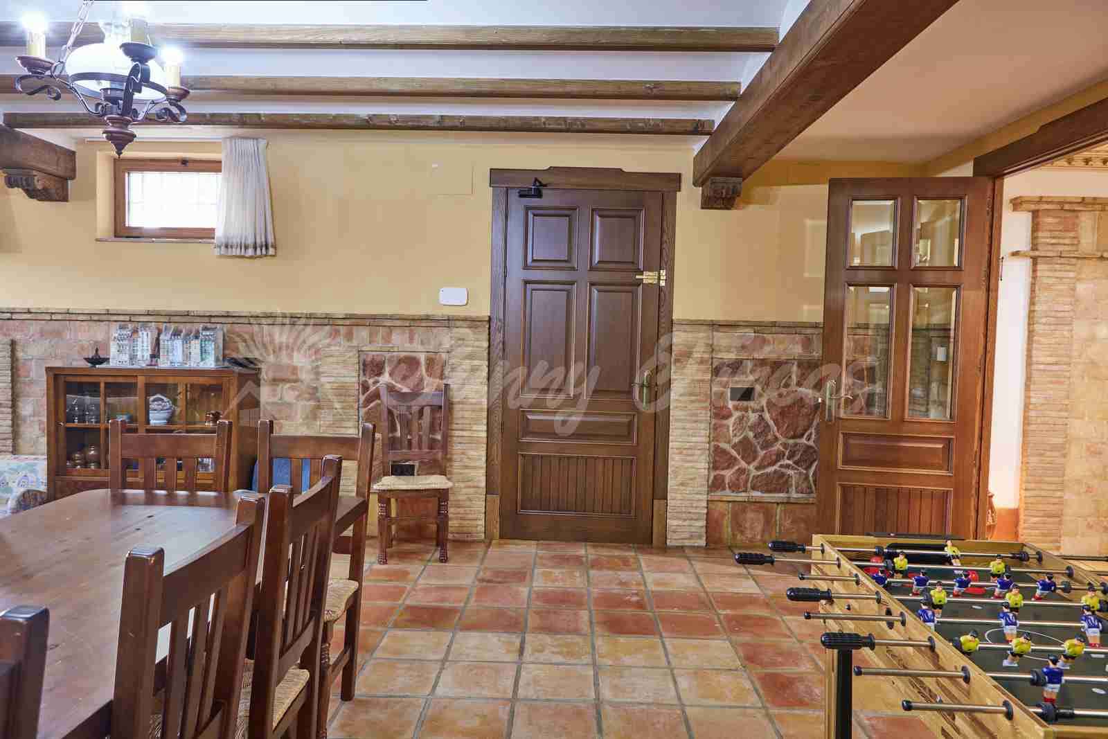 5 soveværelse Finca/Landehus til salg i Yecla med swimmingpool garage - € 600.000 (Ref: 7955926)