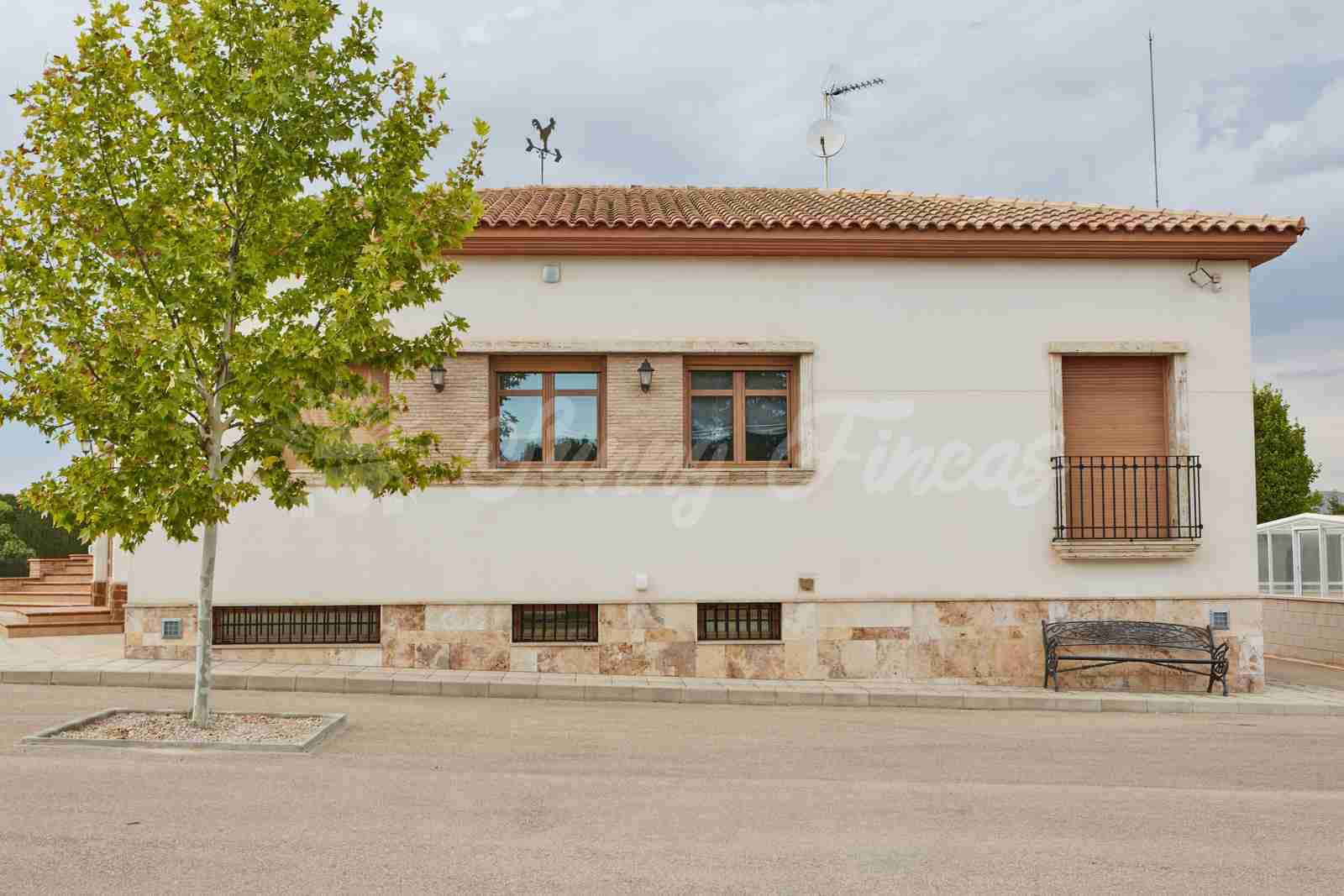 5 soveværelse Finca/Landehus til salg i Yecla med swimmingpool garage - € 600.000 (Ref: 7955926)