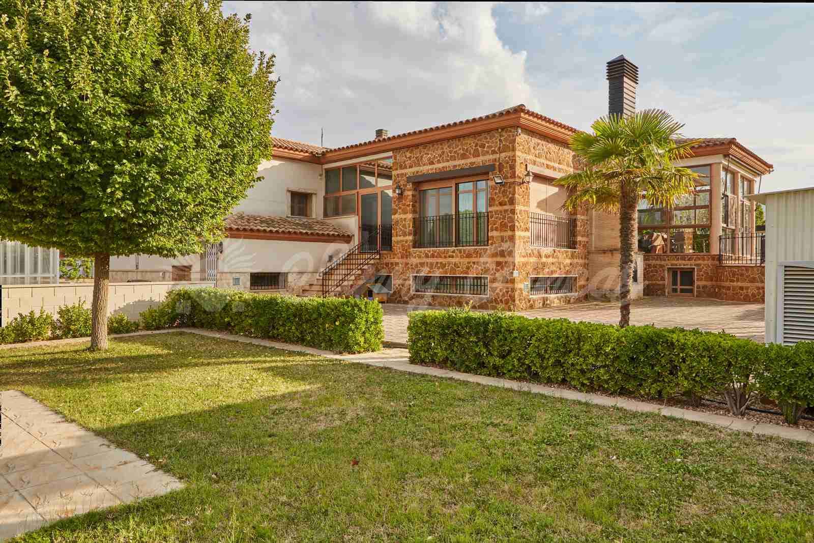 5 soveværelse Finca/Landehus til salg i Yecla med swimmingpool garage - € 600.000 (Ref: 7955926)