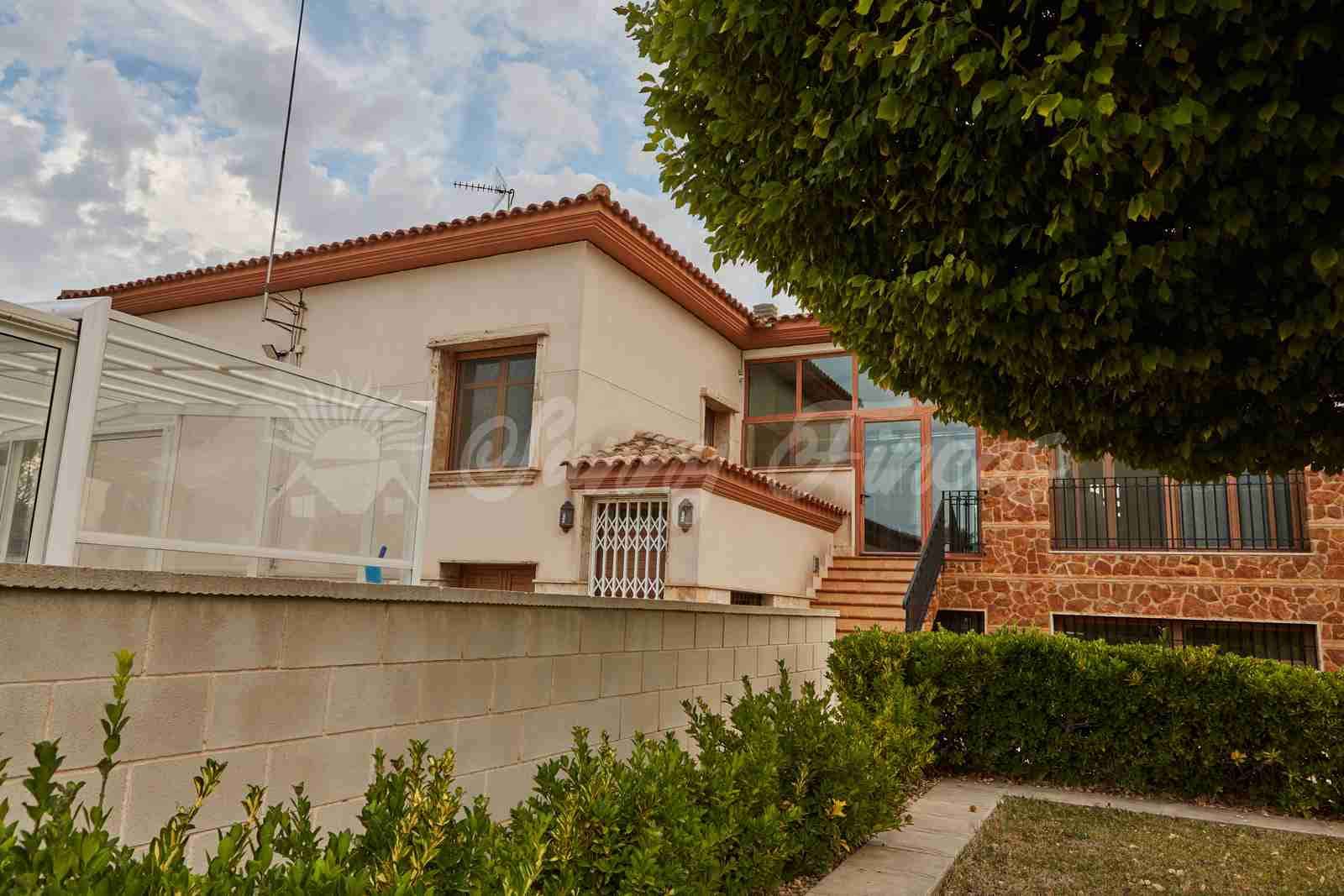 5 soveværelse Finca/Landehus til salg i Yecla med swimmingpool garage - € 600.000 (Ref: 7955926)