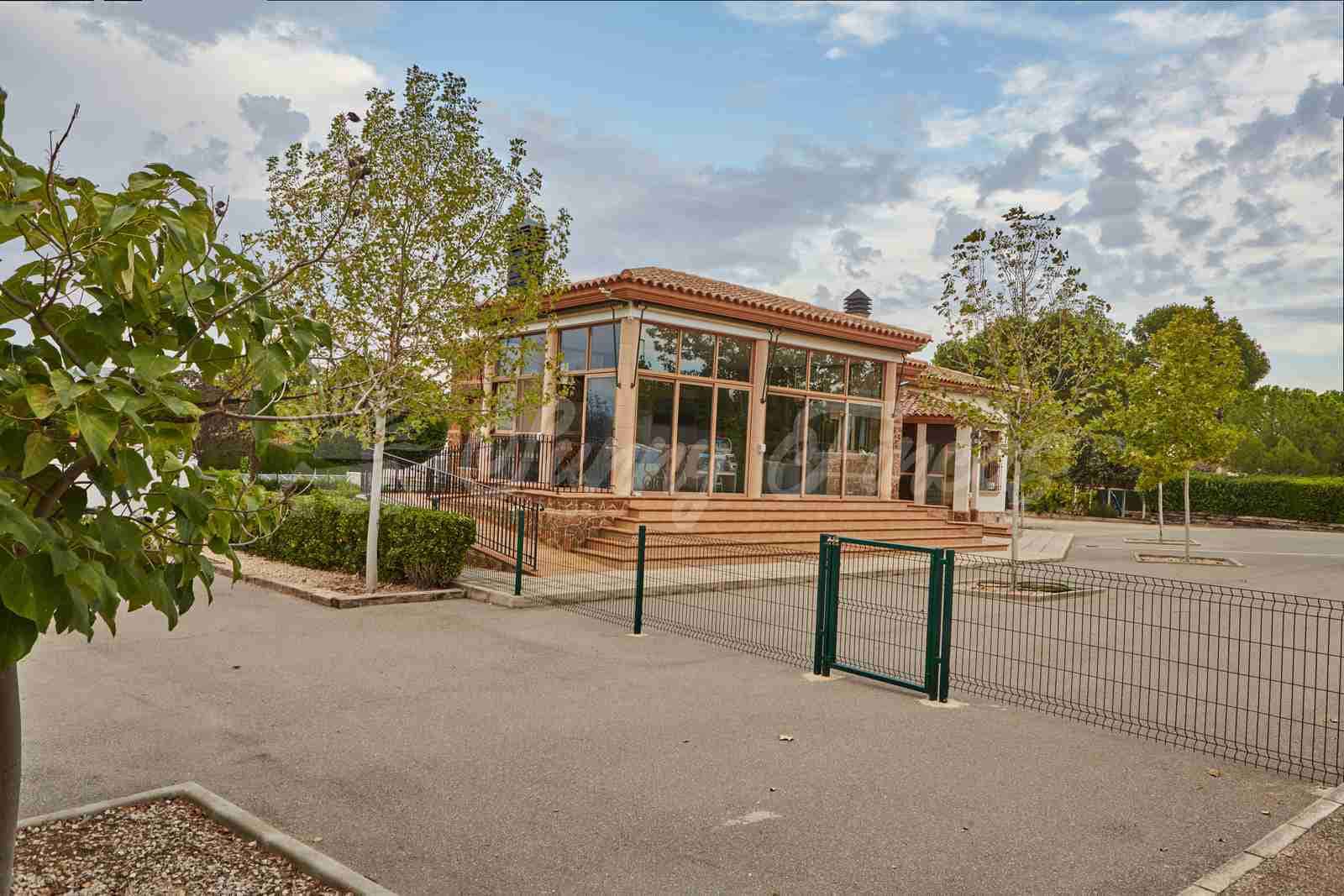 5 soveværelse Finca/Landehus til salg i Yecla med swimmingpool garage - € 600.000 (Ref: 7955926)