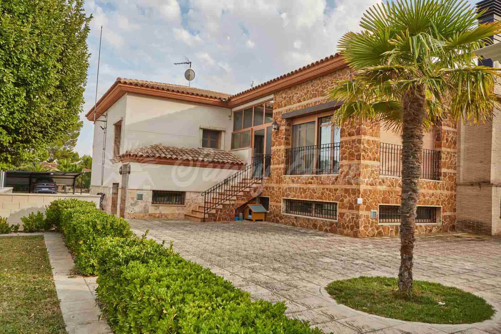 5 soveværelse Finca/Landehus til salg i Yecla med swimmingpool garage - € 600.000 (Ref: 7955926)