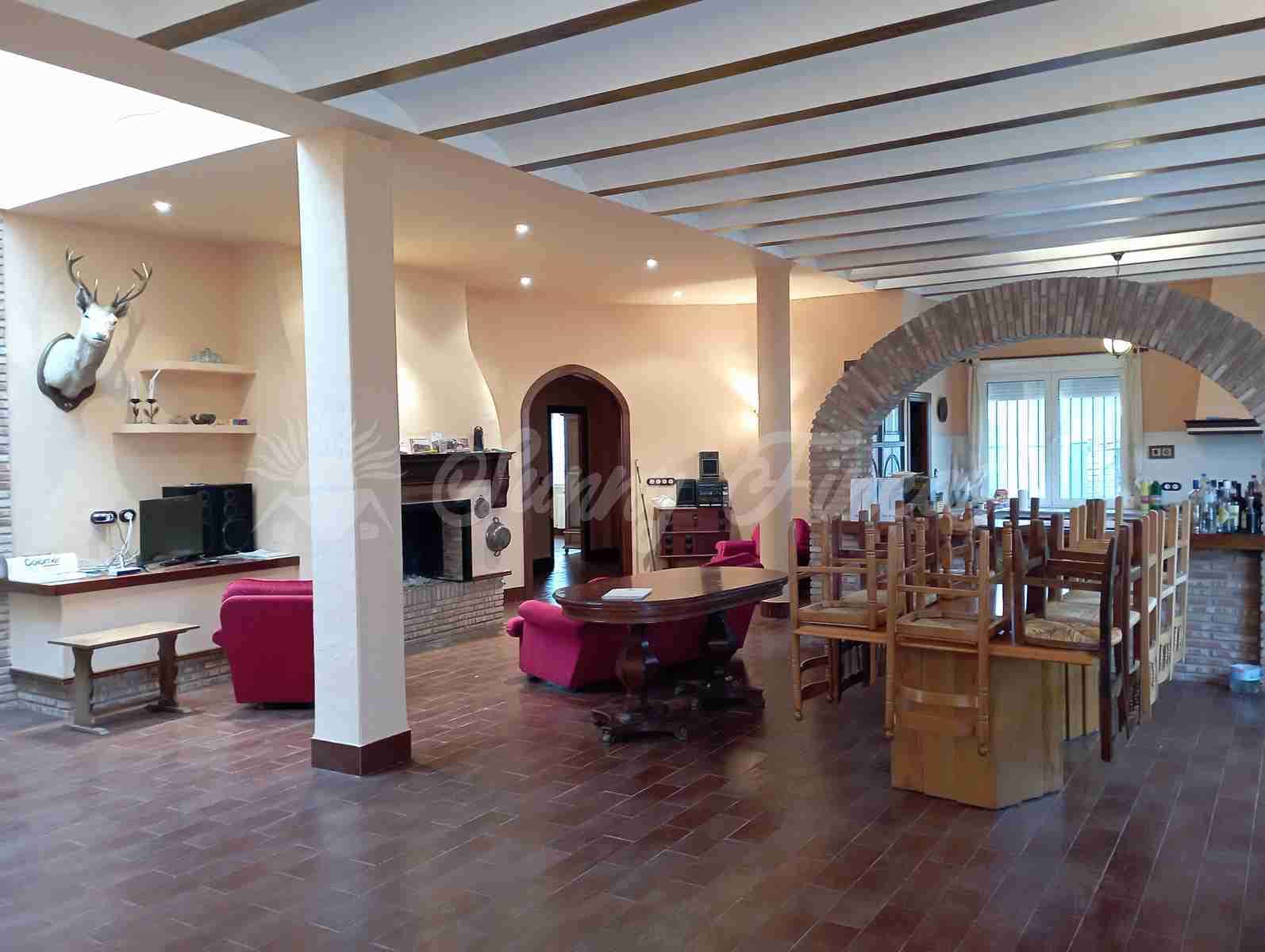 5 slaapkamer Finca/Landhuis te koop in Chinchilla de Monte-Aragon met garage - € 236.000 (Ref: 8045710)