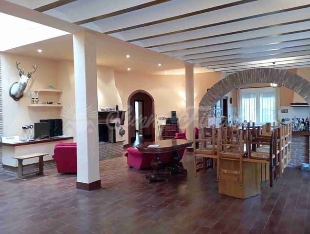 5 slaapkamer Finca/Landhuis te koop in Chinchilla de Monte-Aragón met garage - € 236.000 (Ref: 8045710)