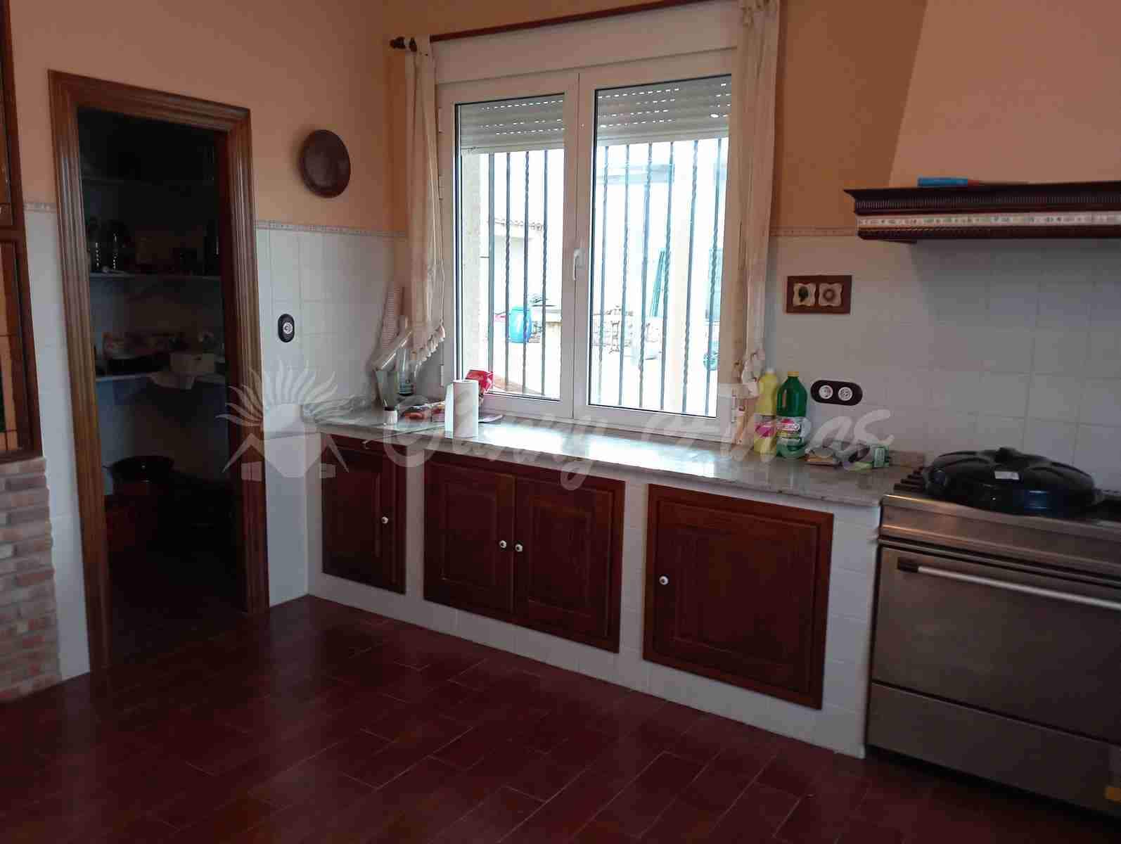 5 slaapkamer Finca/Landhuis te koop in Chinchilla de Monte-Aragon met garage - € 236.000 (Ref: 8045710)