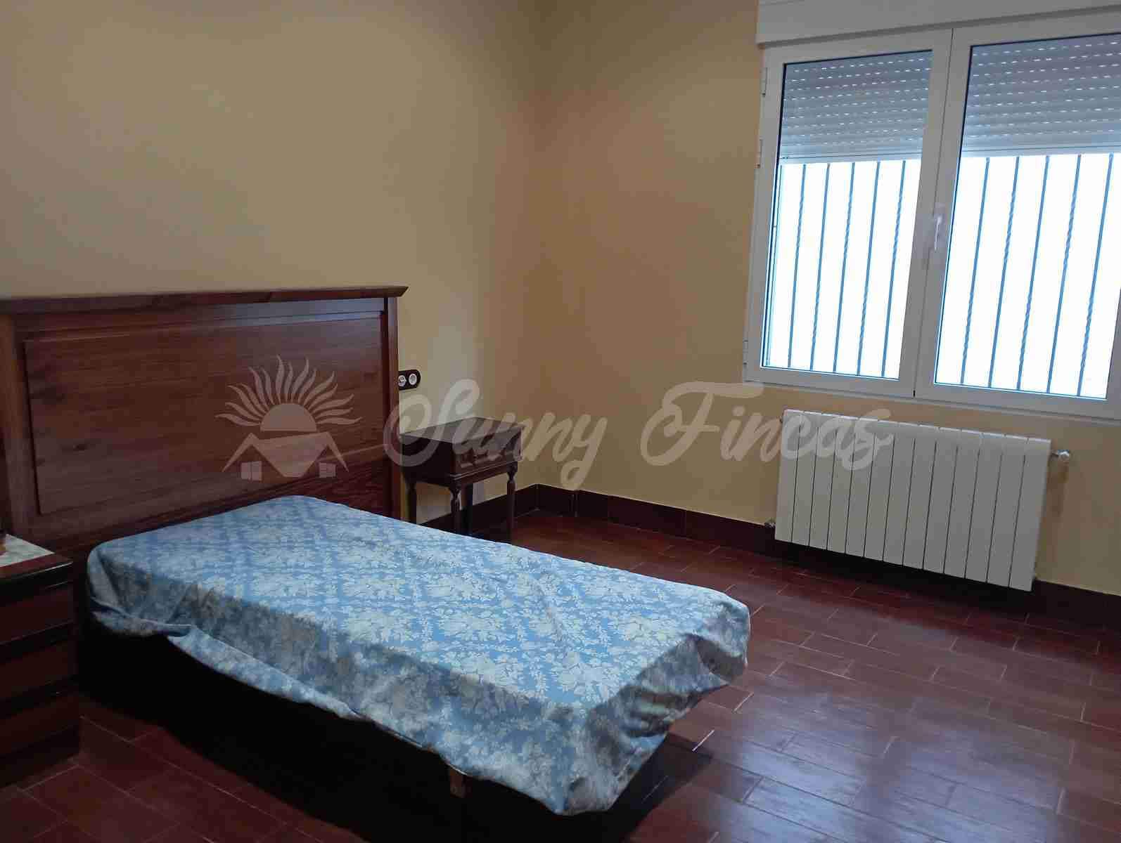 5 slaapkamer Finca/Landhuis te koop in Chinchilla de Monte-Aragon met garage - € 236.000 (Ref: 8045710)