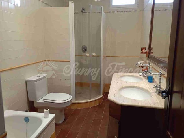 5 slaapkamer Finca/Landhuis te koop in Chinchilla de Monte-Aragón met garage - € 236.000 (Ref: 8045710)