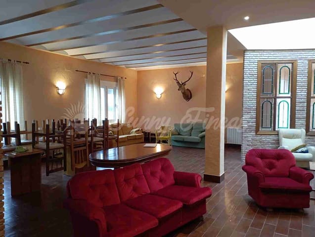 5 slaapkamer Finca/Landhuis te koop in Chinchilla de Monte-Aragón met garage - € 236.000 (Ref: 8045710)