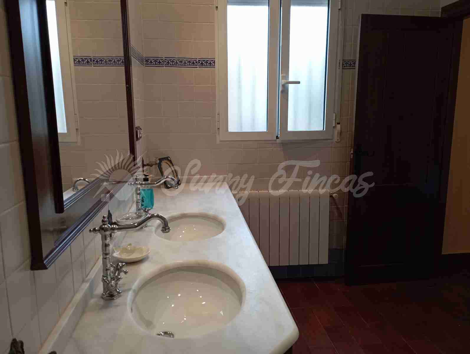 5 slaapkamer Finca/Landhuis te koop in Chinchilla de Monte-Aragon met garage - € 236.000 (Ref: 8045710)