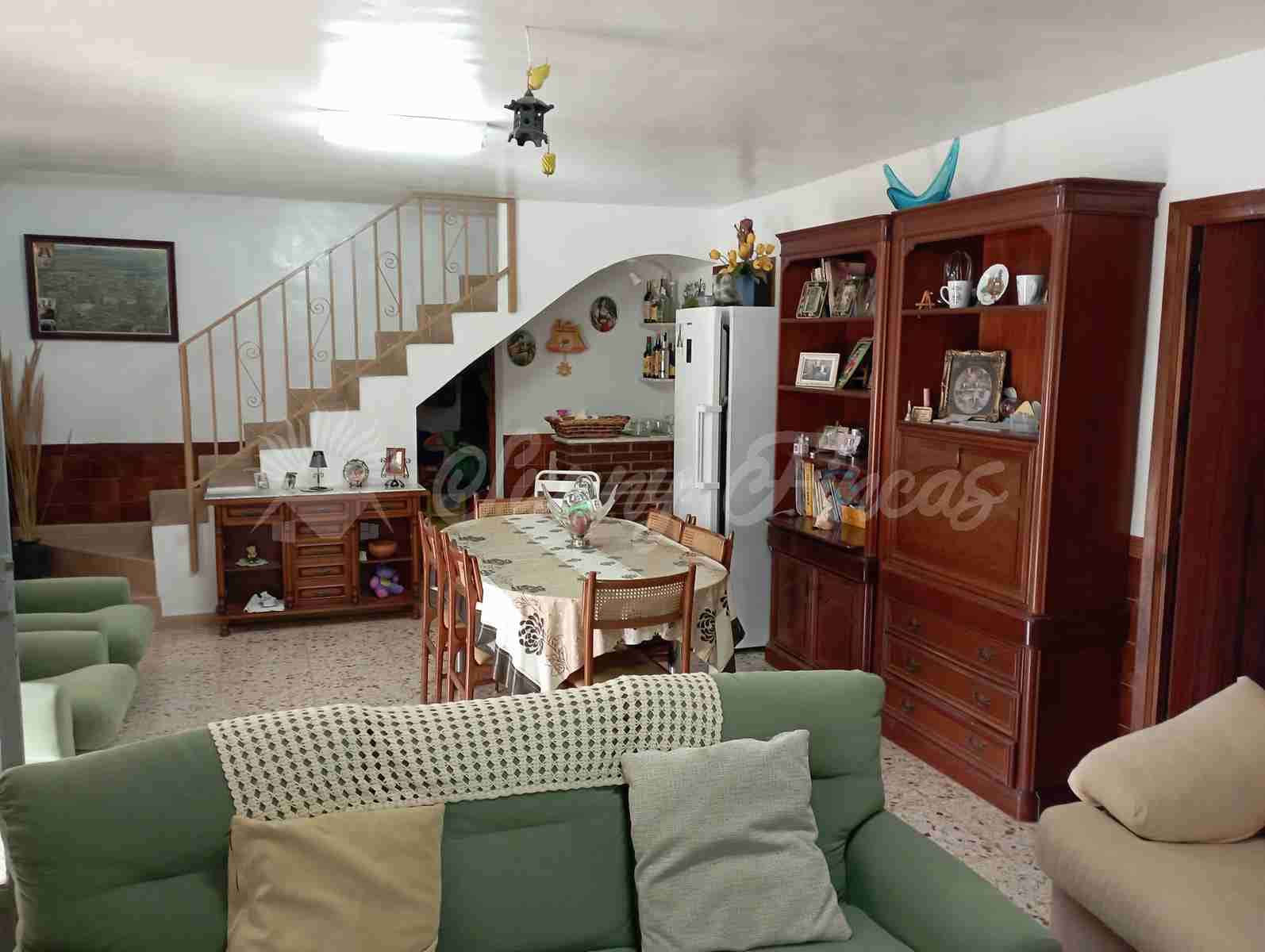 6 bedroom Finca/Country House for sale in Yecla with pool garage - € 199,000 (Ref: 8176037)