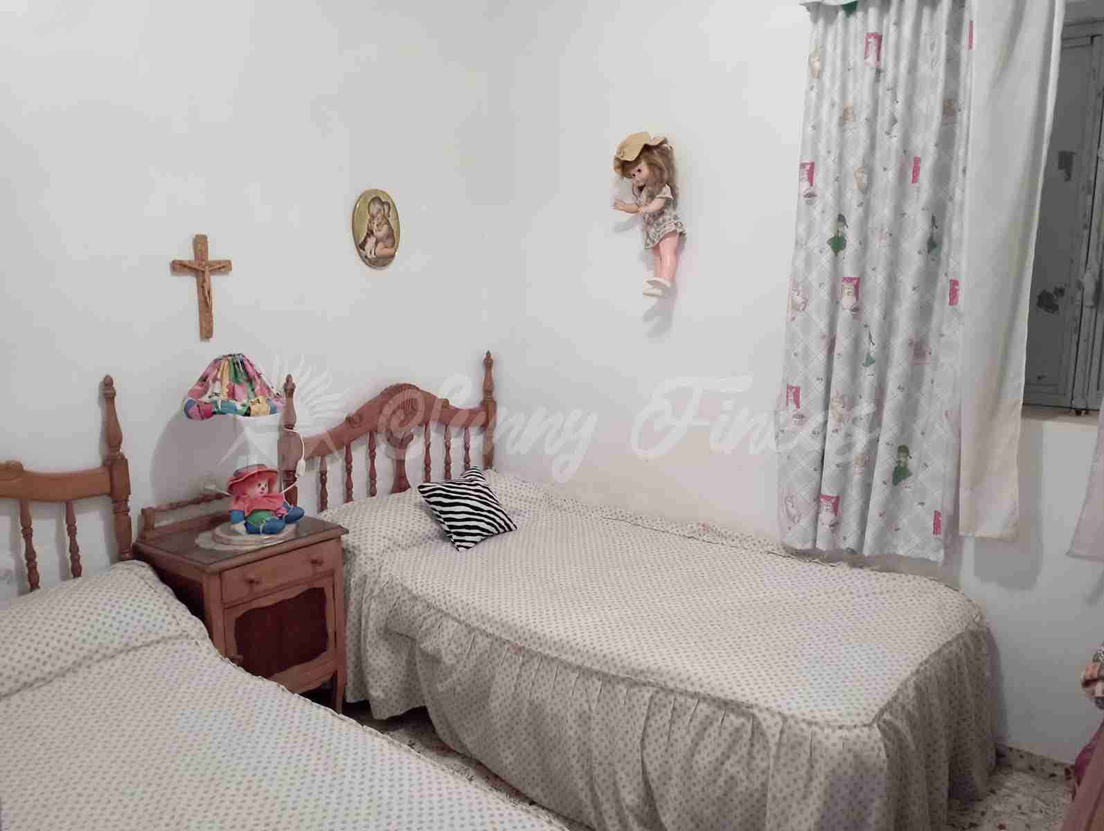 6 bedroom Finca/Country House for sale in Yecla with pool garage - € 199,000 (Ref: 8176037)