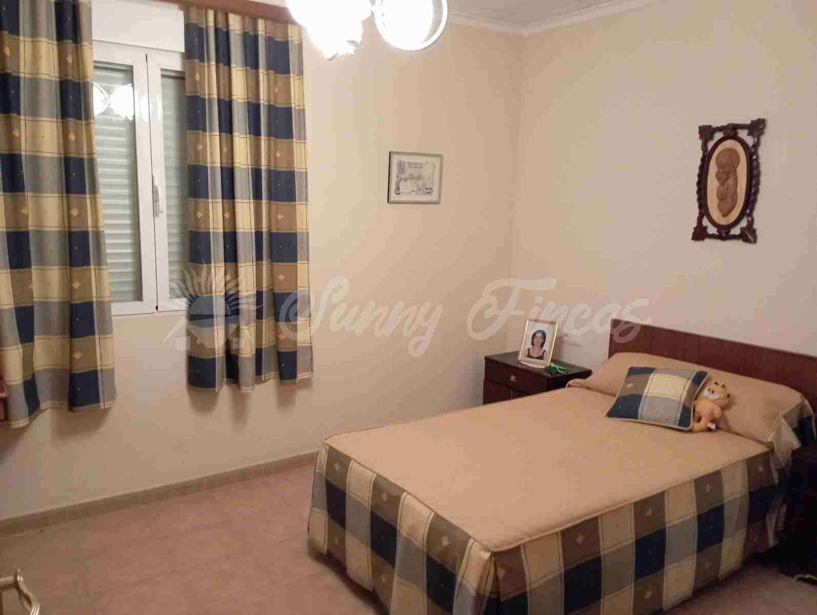 6 bedroom Finca/Country House for sale in Yecla with pool garage - € 199,000 (Ref: 8176037)