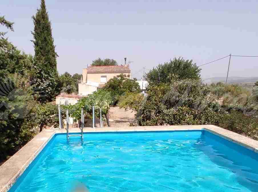 6 bedroom Finca/Country House for sale in Yecla with pool garage - € 199,000 (Ref: 8176037)