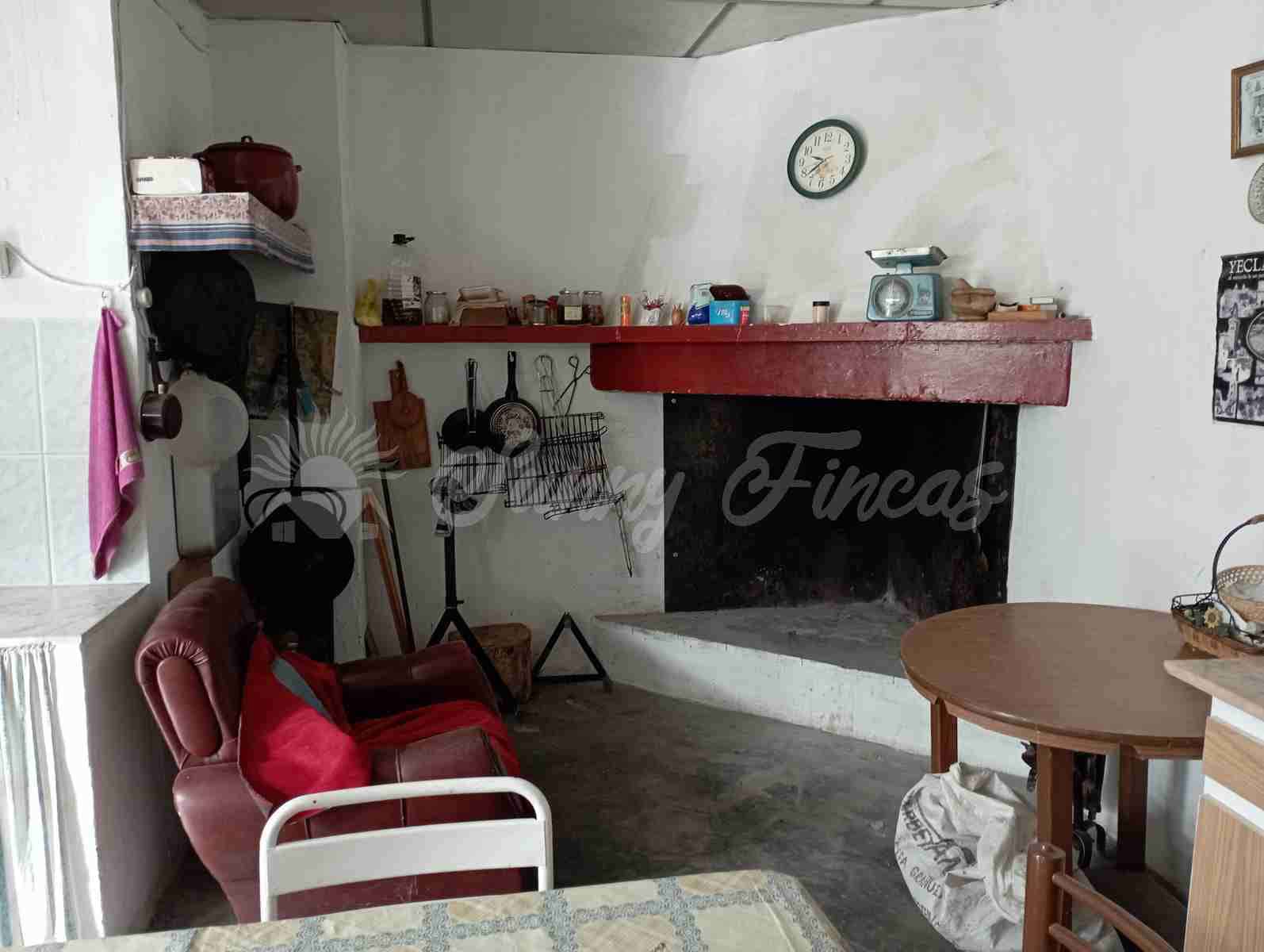 6 bedroom Finca/Country House for sale in Yecla with pool garage - € 199,000 (Ref: 8176037)