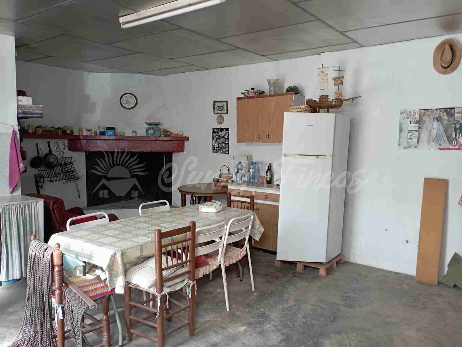 6 bedroom Finca/Country House for sale in Yecla with pool garage - € 199,000 (Ref: 8176037)