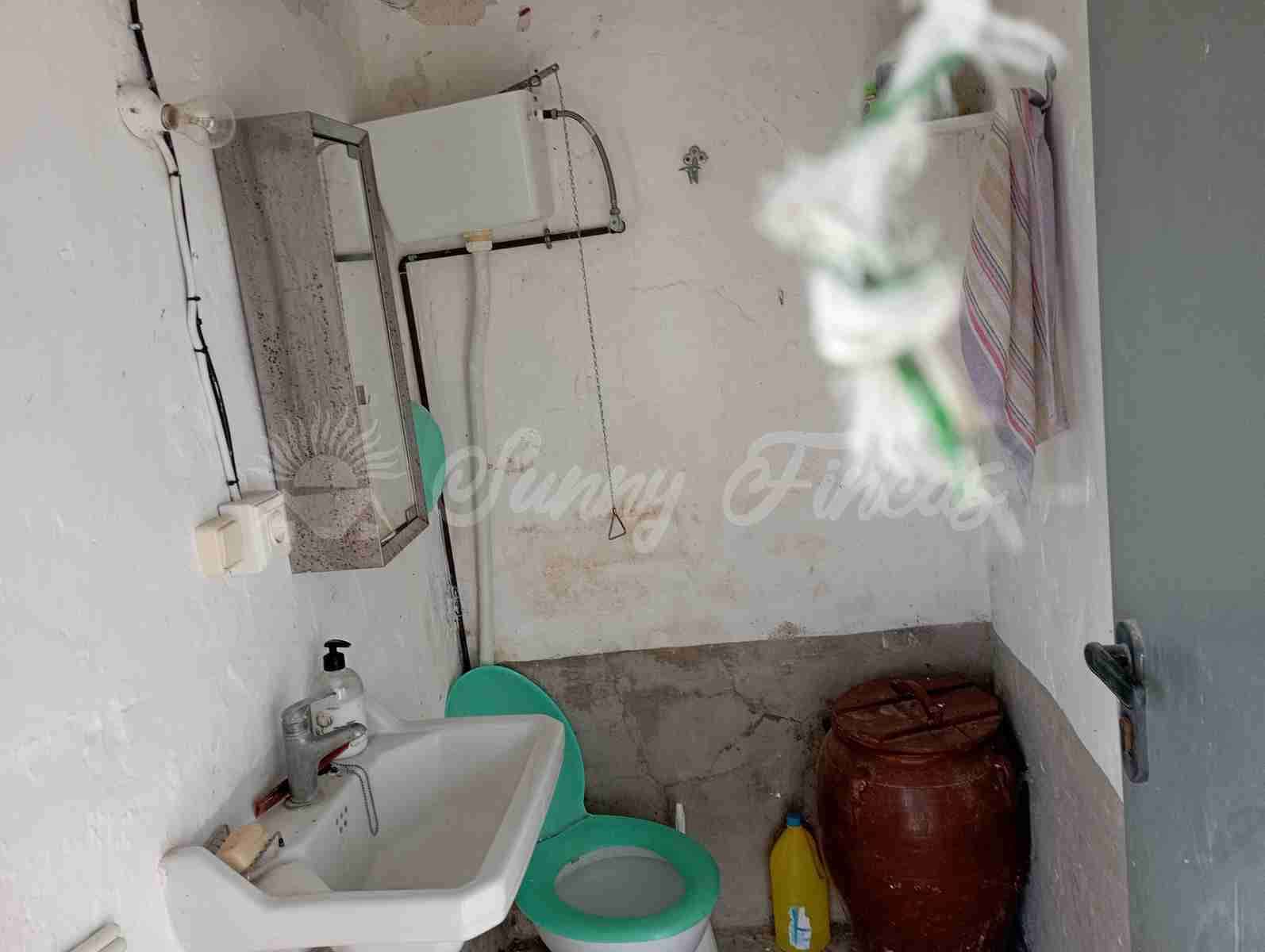 6 bedroom Finca/Country House for sale in Yecla with pool garage - € 199,000 (Ref: 8176037)