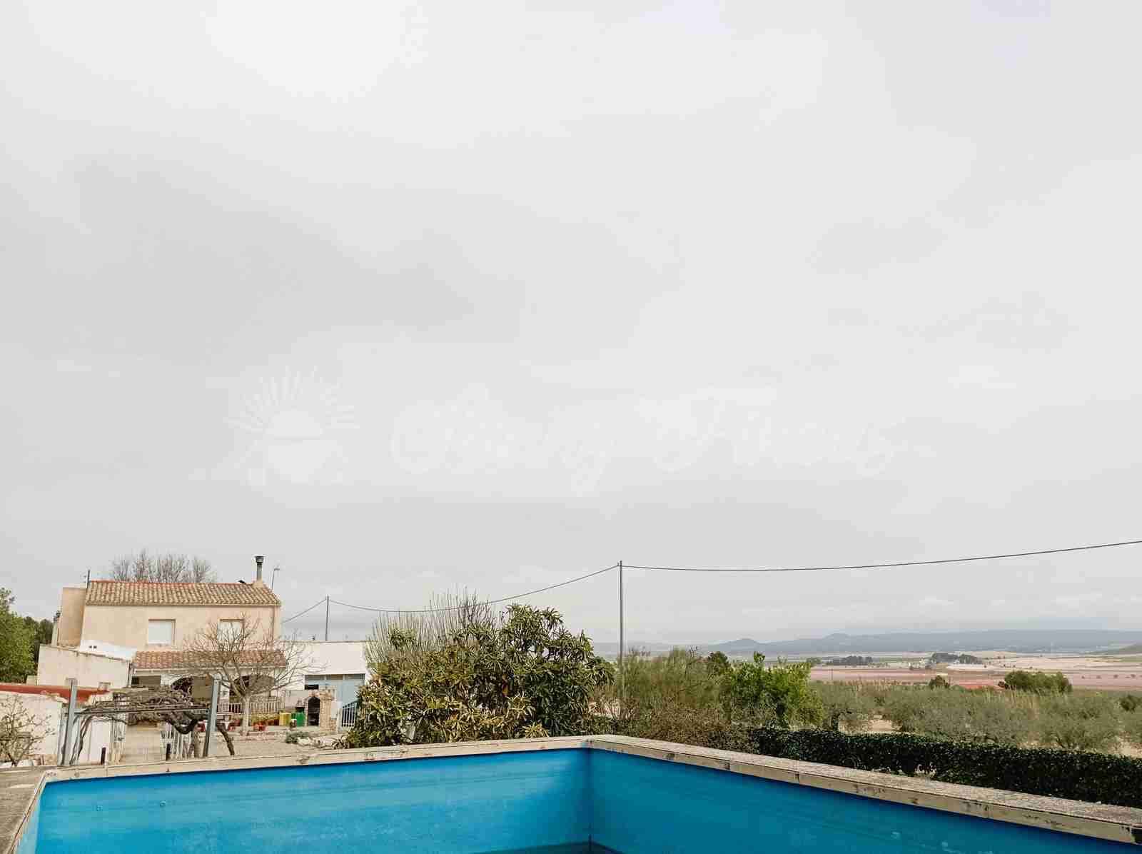 6 bedroom Finca/Country House for sale in Yecla with pool garage - € 199,000 (Ref: 8176037)