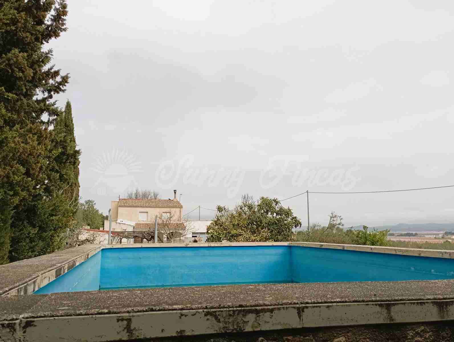 6 bedroom Finca/Country House for sale in Yecla with pool garage - € 199,000 (Ref: 8176037)