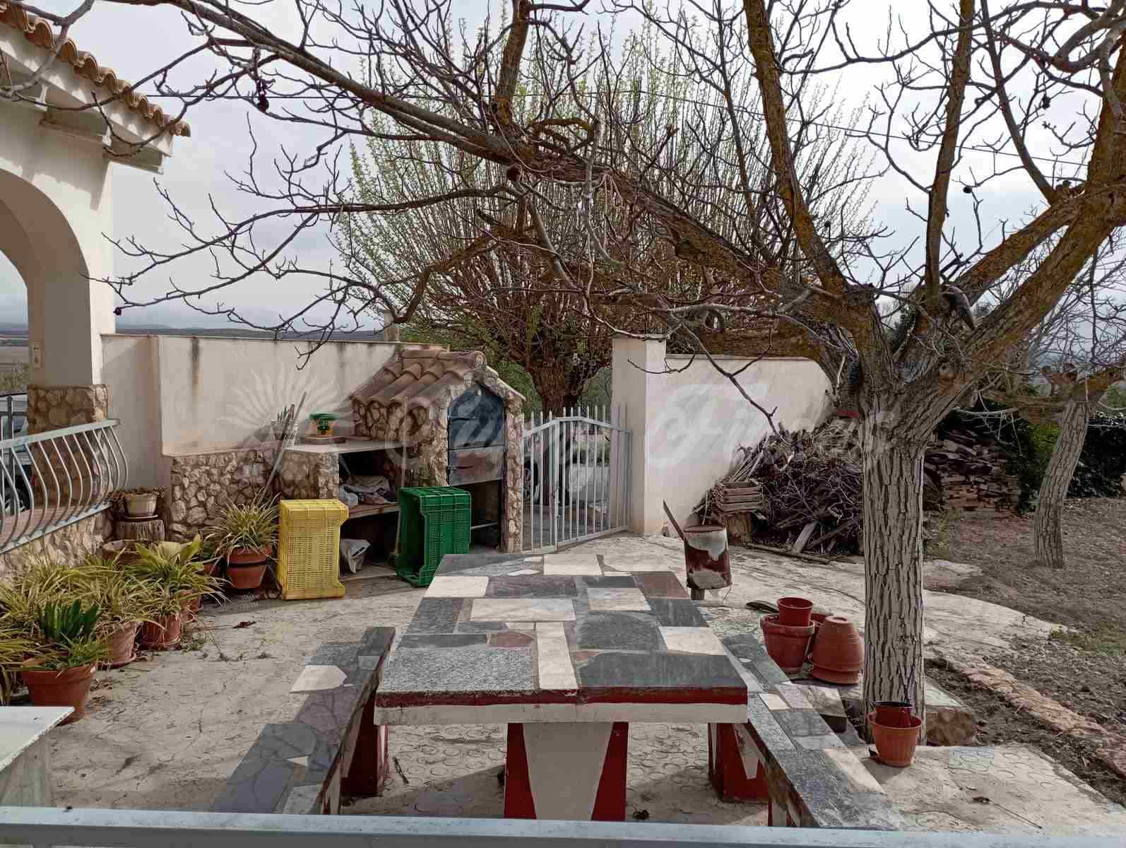 6 bedroom Finca/Country House for sale in Yecla with pool garage - € 199,000 (Ref: 8176037)