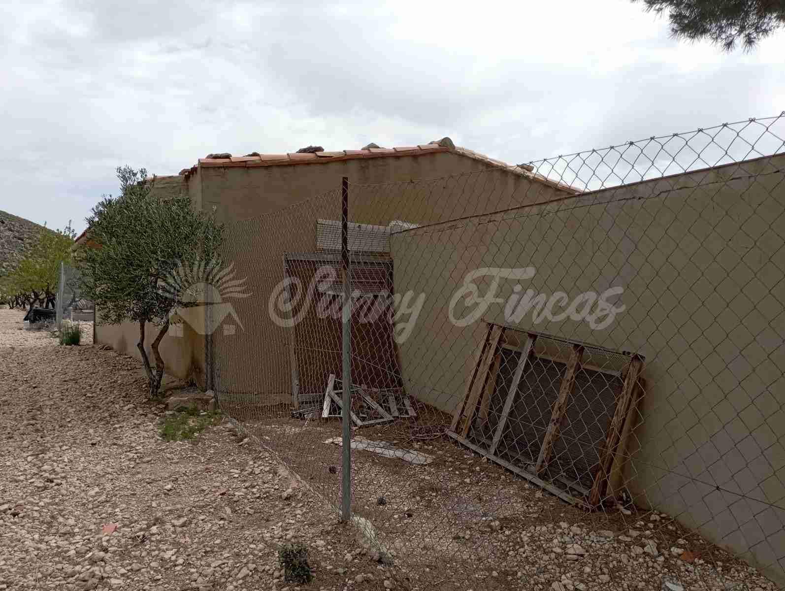 2 bedroom Finca/Country House for sale in Caudete - € 58,000 (Ref: 8406151)