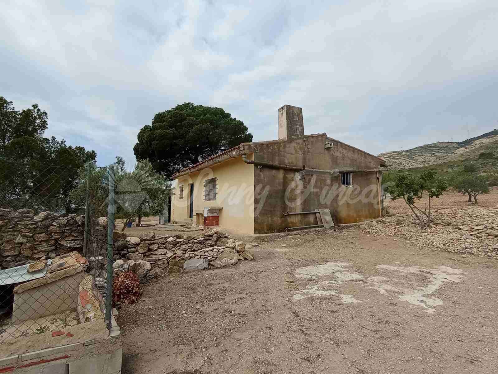 2 bedroom Finca/Country House for sale in Caudete - € 58,000 (Ref: 8406151)