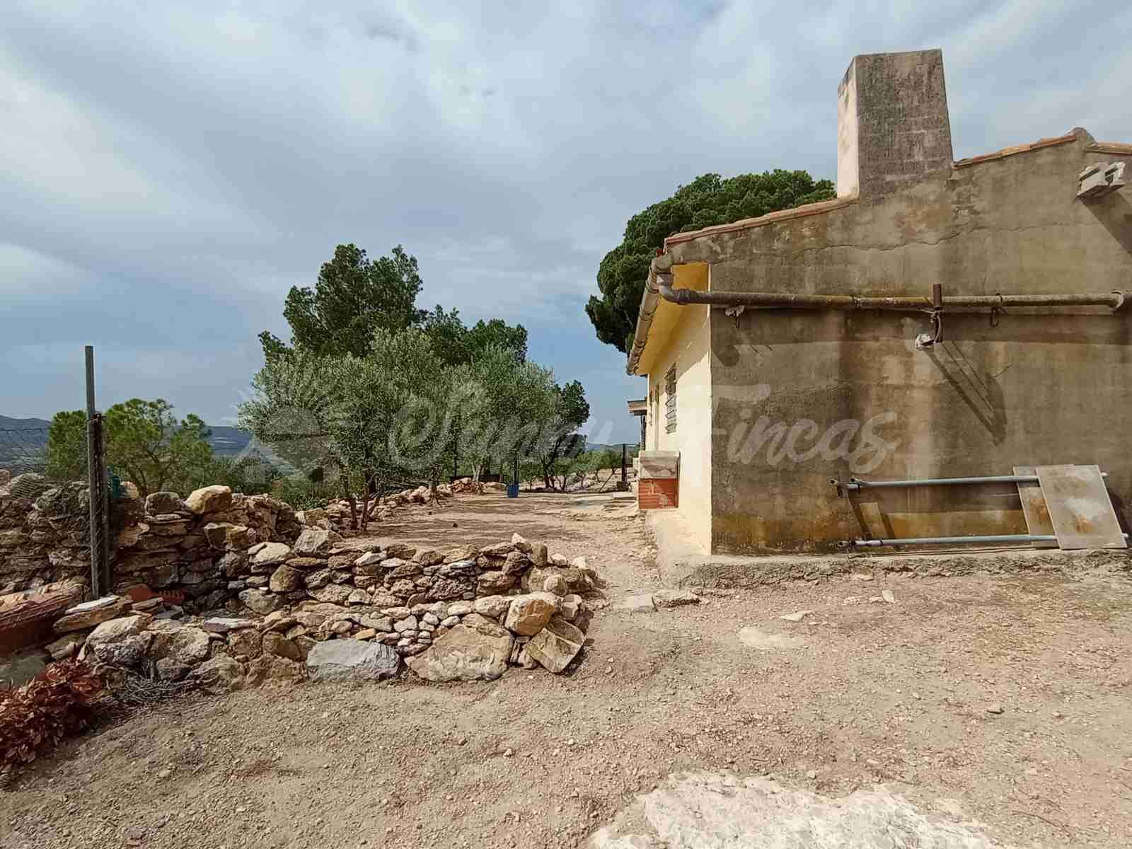 2 bedroom Finca/Country House for sale in Caudete - € 58,000 (Ref: 8406151)