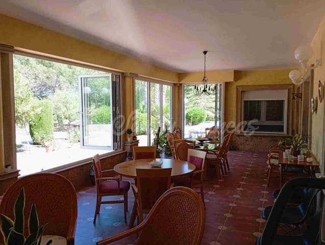 5 sypialnia Willa na sprzedaż w Yecla z basenem garażem - 480 000 € (Ref: 8406404)