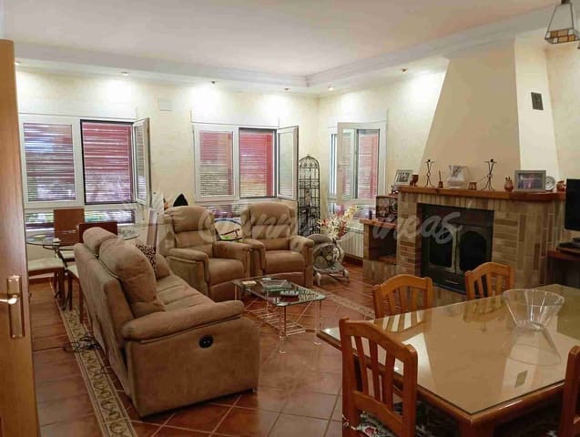 5 sypialnia Willa na sprzedaż w Yecla z basenem garażem - 480 000 € (Ref: 8406404)