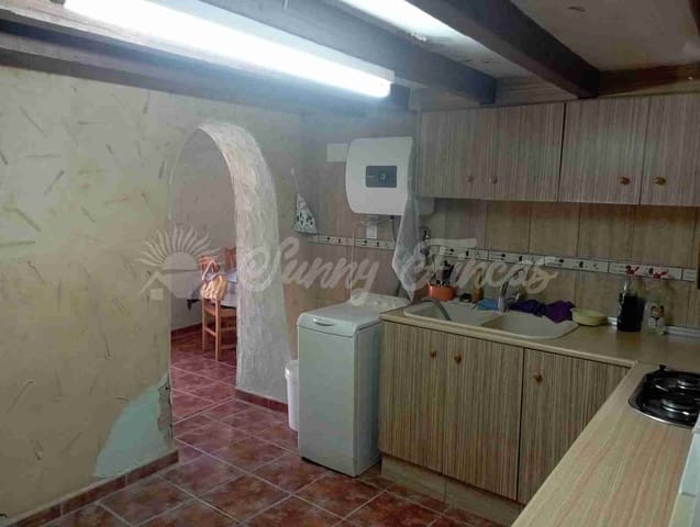 6 bedroom Finca/Country House for sale in Monóvar / Monóver with garage - € 115,000 (Ref: 8508078)