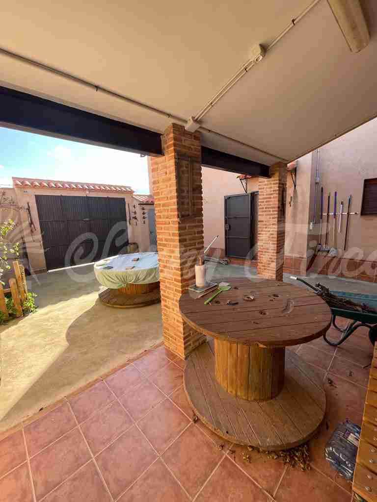 5 soveværelse Finca/Landehus til salg i Almansa - € 560.000 (Ref: 8586659)