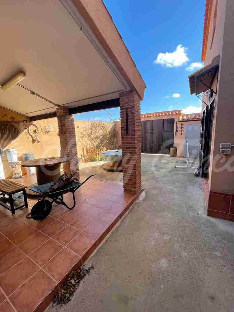 5 soveværelse Finca/Landehus til salg i Almansa - € 560.000 (Ref: 8586659)