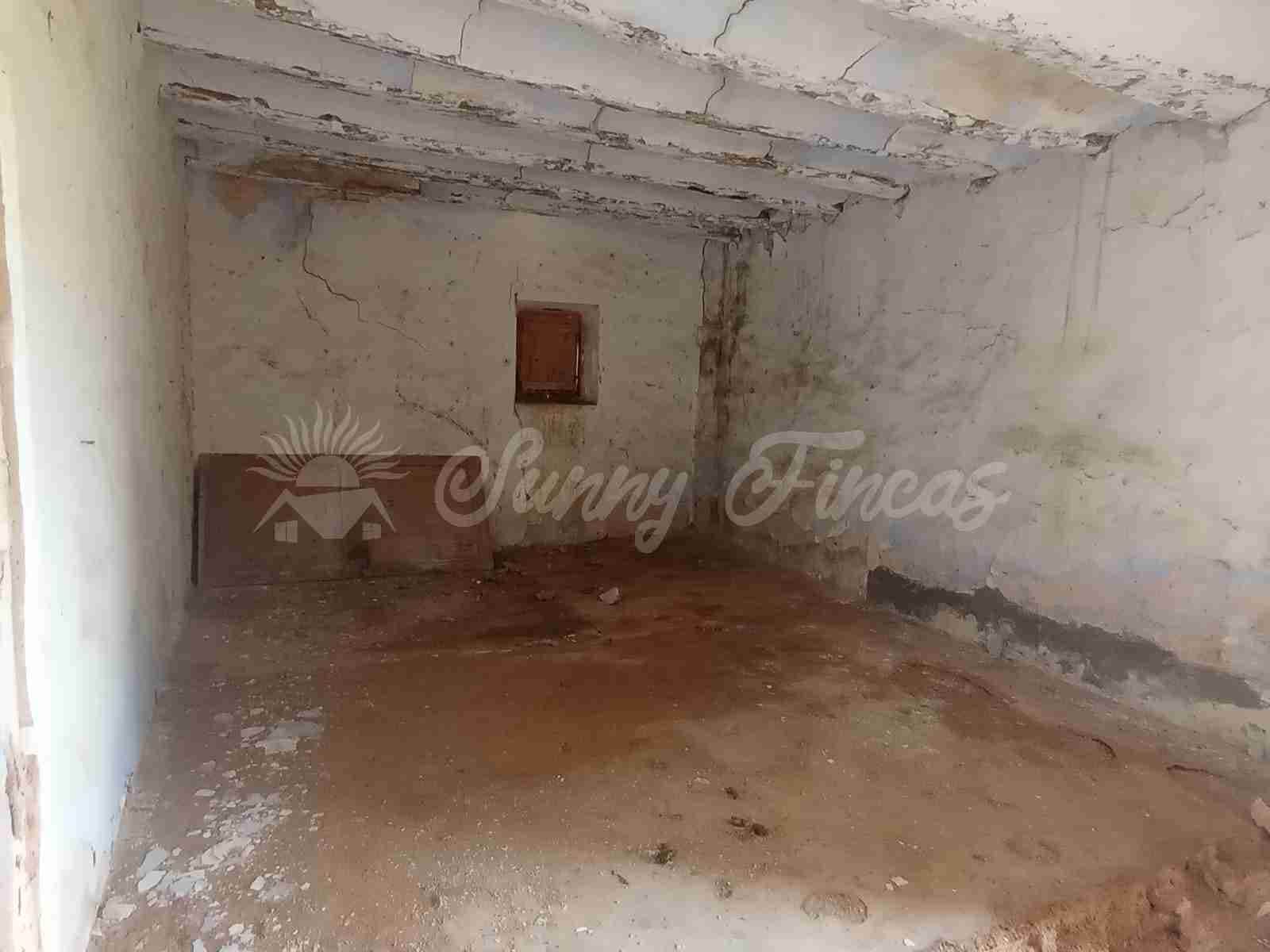 Finca/Herregård til salgs i Yecla - € 39 000 (Ref: 8594398)