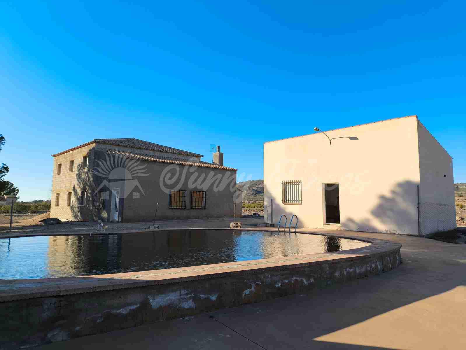 10 soveværelse Finca/Landehus til salg i Yecla med swimmingpool garage - € 185.000 (Ref: 8823507)