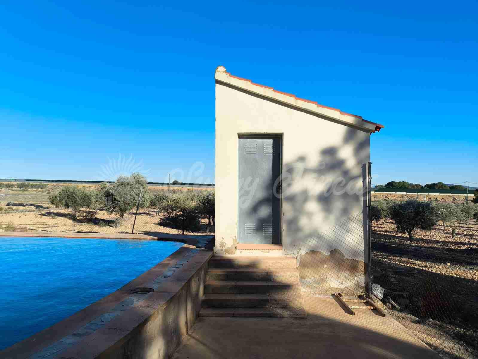 10 soveværelse Finca/Landehus til salg i Yecla med swimmingpool garage - € 185.000 (Ref: 8823507)