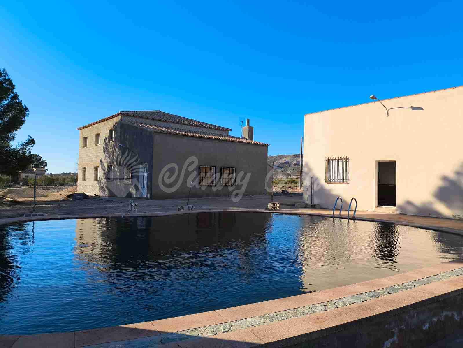 10 soveværelse Finca/Landehus til salg i Yecla med swimmingpool garage - € 185.000 (Ref: 8823507)