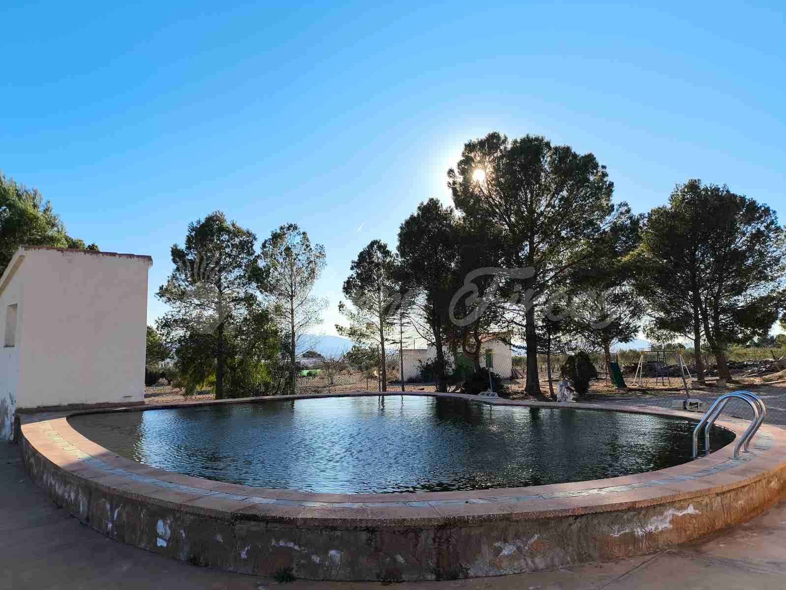 10 soveværelse Finca/Landehus til salg i Yecla med swimmingpool garage - € 185.000 (Ref: 8823507)