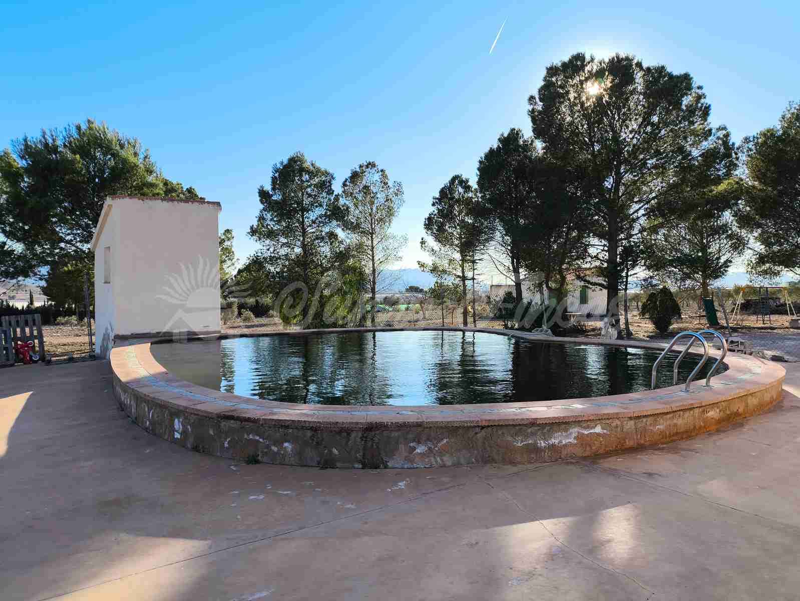 10 soveværelse Finca/Landehus til salg i Yecla med swimmingpool garage - € 185.000 (Ref: 8823507)