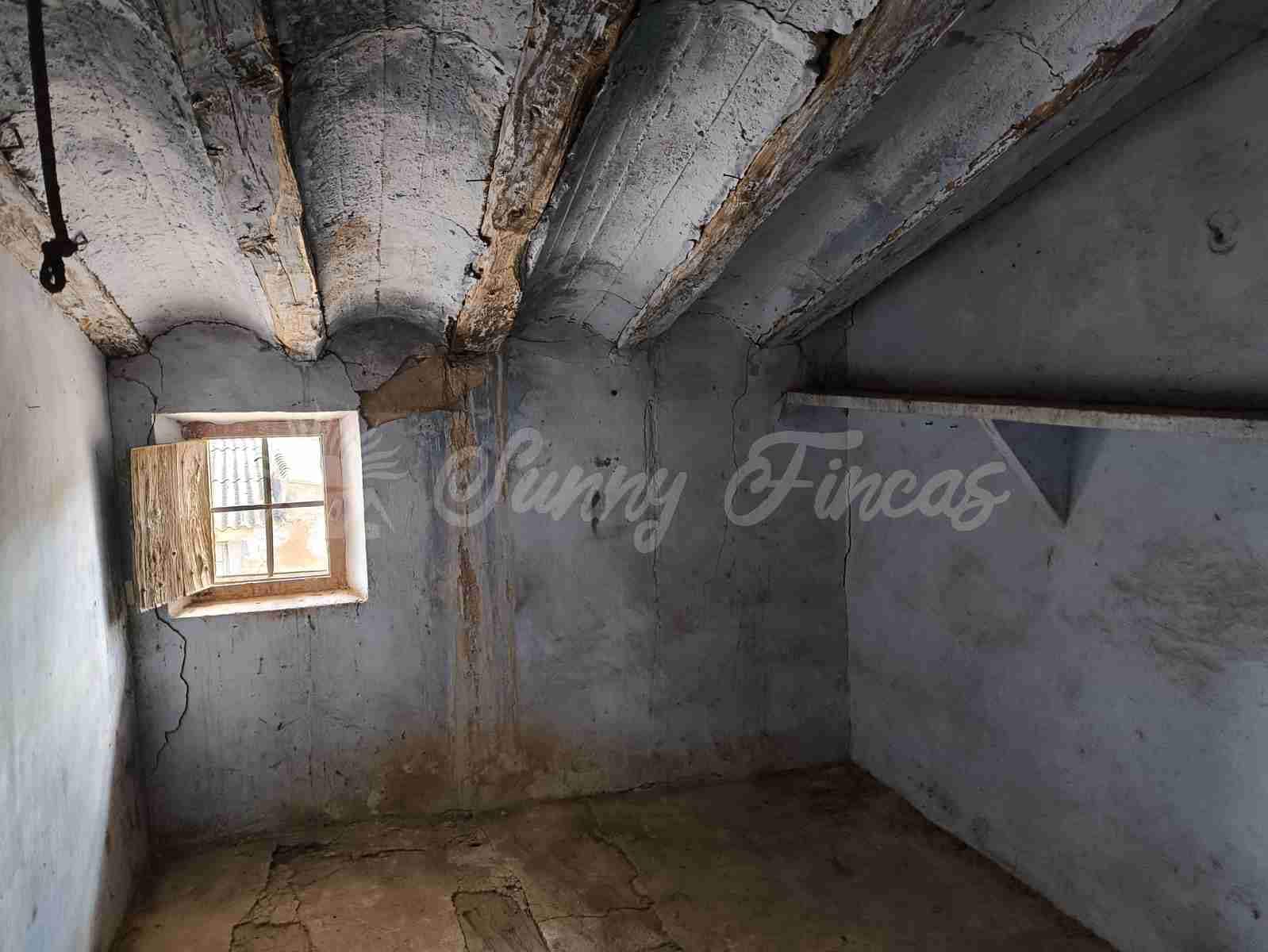 4 slaapkamer Finca/Landhuis te koop in Yecla met garage - € 49.900 (Ref: 8953949)