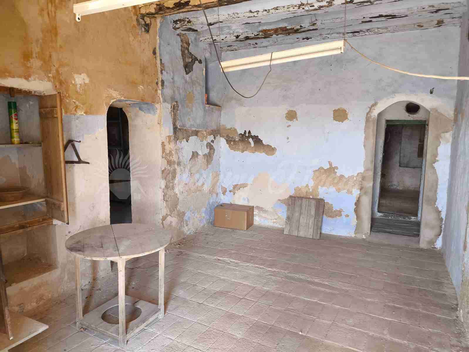 4 slaapkamer Finca/Landhuis te koop in Yecla met garage - € 49.900 (Ref: 8953949)