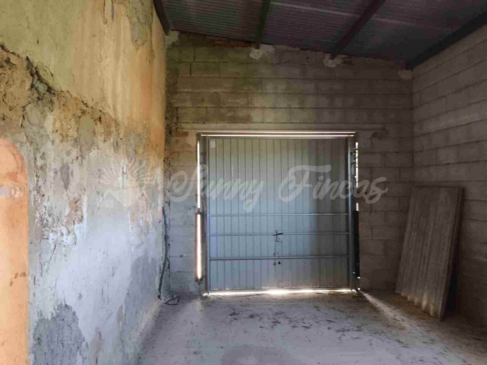 4 slaapkamer Finca/Landhuis te koop in Yecla met garage - € 49.900 (Ref: 8953949)