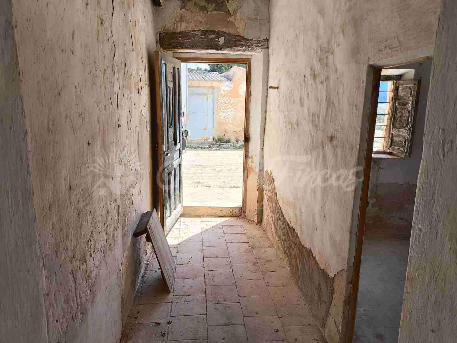 4 slaapkamer Finca/Landhuis te koop in Yecla met garage - € 49.900 (Ref: 8953949)