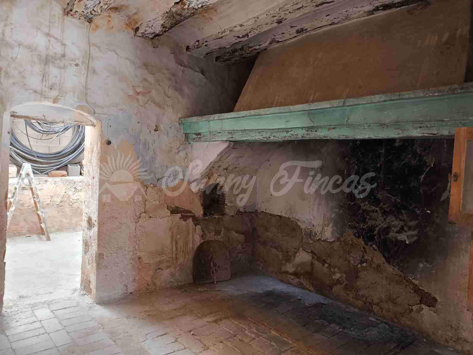 4 slaapkamer Finca/Landhuis te koop in Yecla met garage - € 49.900 (Ref: 8953949)