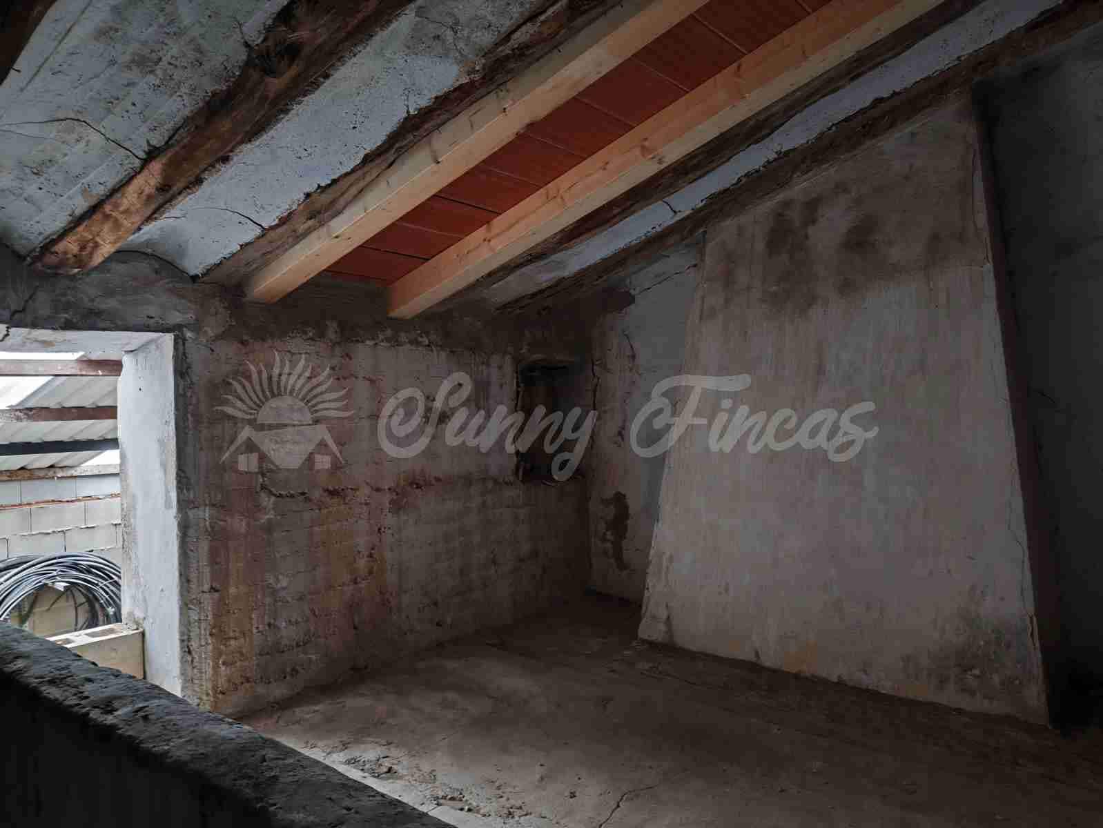 4 slaapkamer Finca/Landhuis te koop in Yecla met garage - € 49.900 (Ref: 8953949)