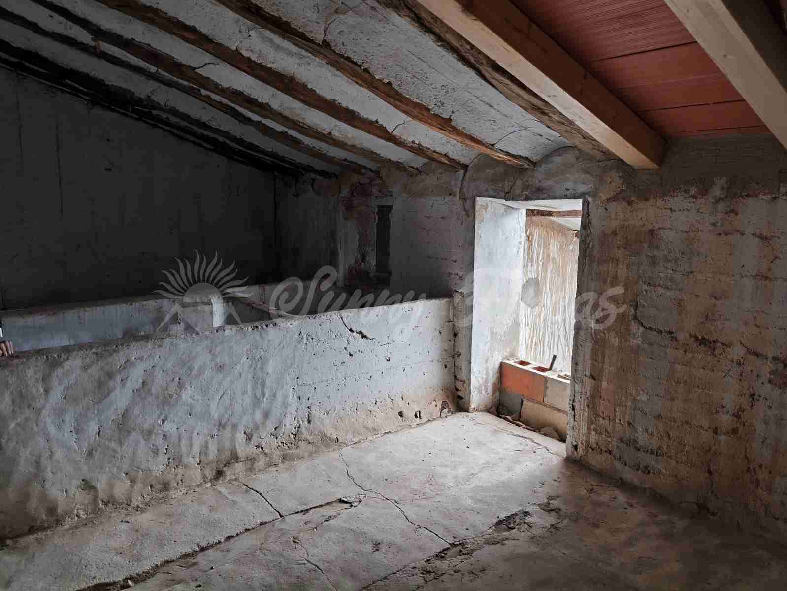 4 slaapkamer Finca/Landhuis te koop in Yecla met garage - € 49.900 (Ref: 8953949)