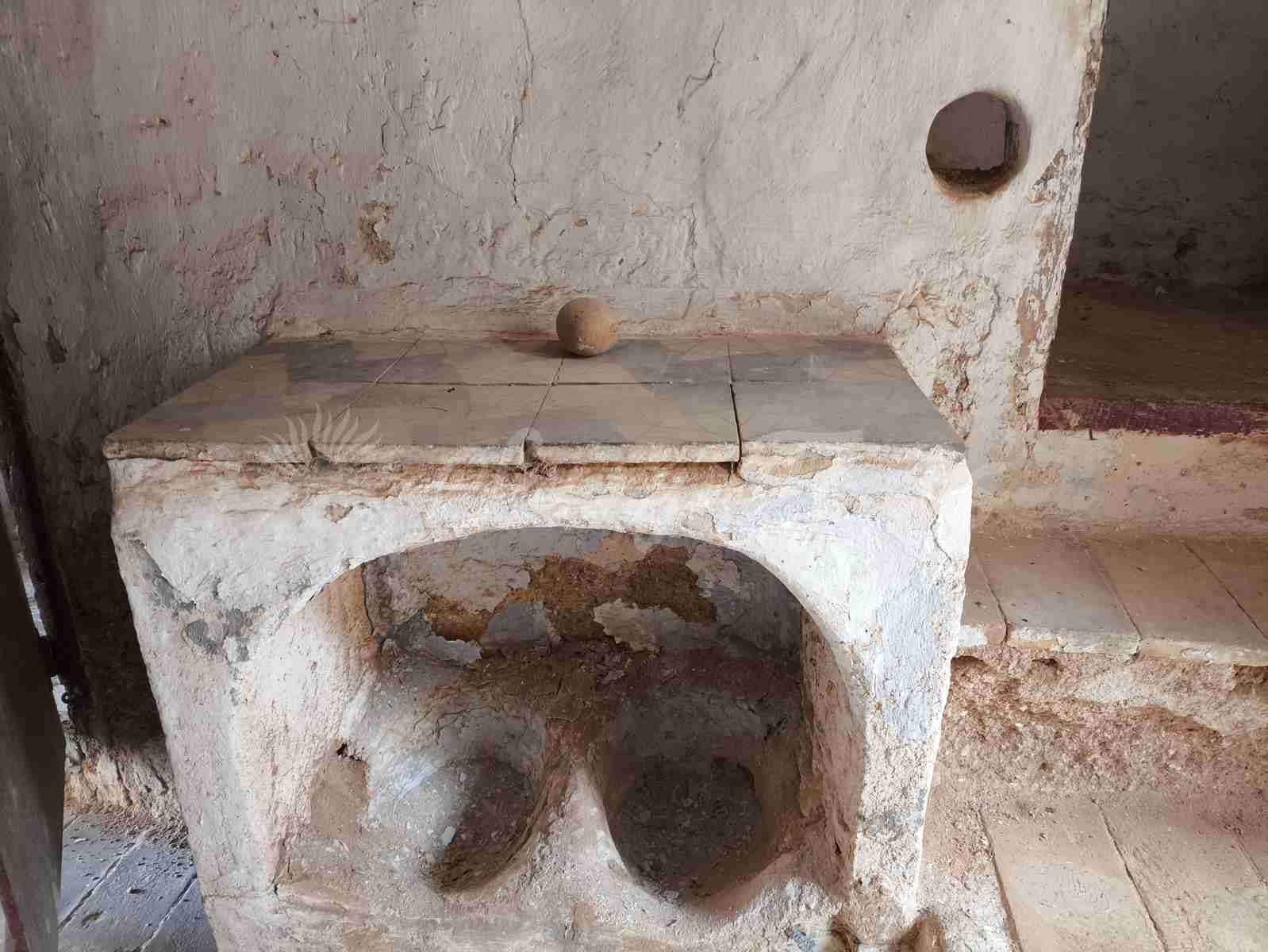 4 slaapkamer Finca/Landhuis te koop in Yecla met garage - € 49.900 (Ref: 8953949)